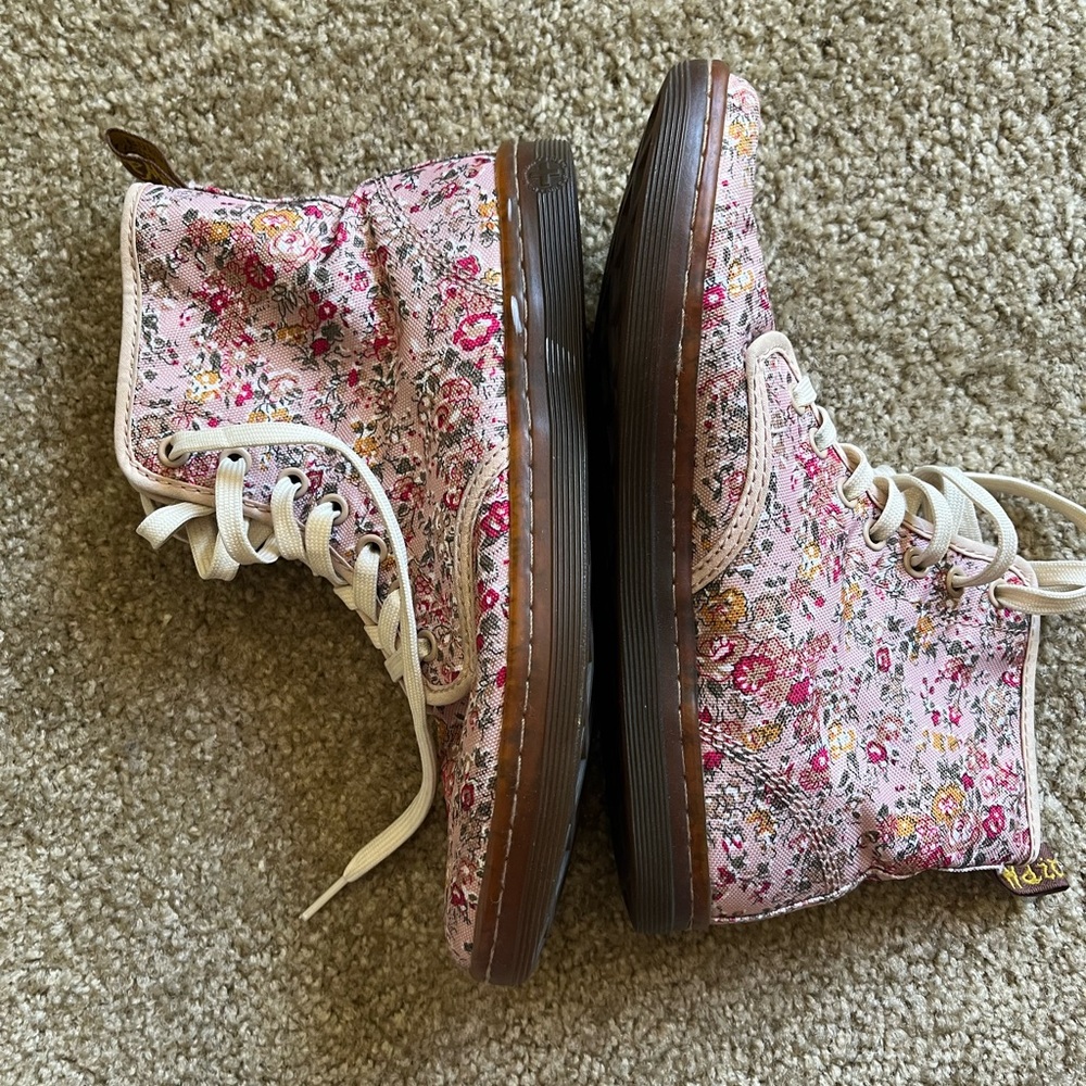 Dr. Martens Shoreditch Canvas Boots in Pink Floral
